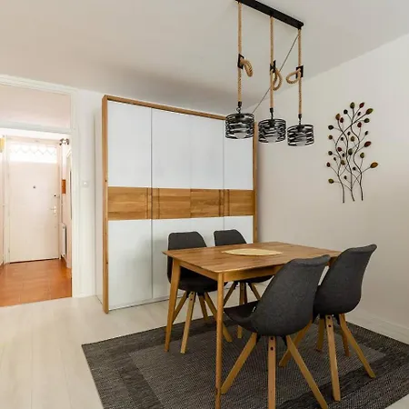 Flat White Apartment *